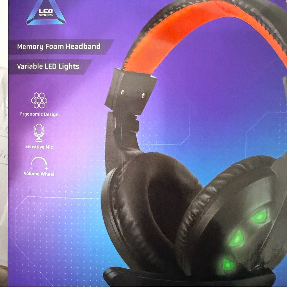 Advanctech G086 Gaming Headset Backlit LED On-Ear Headphones with Mic Black - Picture 4 of 6